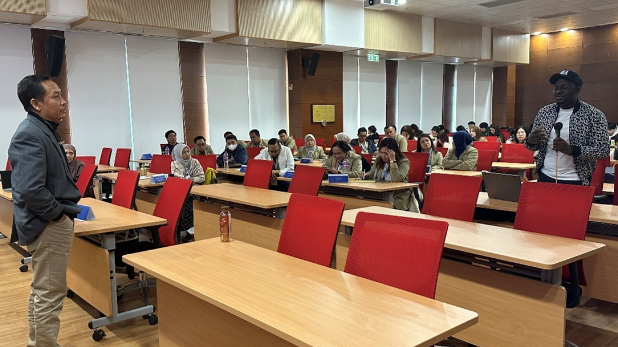 Fostering Global Exchange and Enhancing Postgraduate Students’ Learning at Lingnan University and Universitas Gadjah Mada