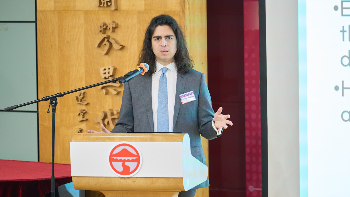 英國埃克塞特大學G.J. Melendez-Torres教授闡述了數位健康公平觀點所帶來的眾多可能性。