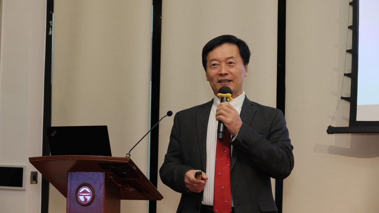The seminar attracts around 100 participants, including Vice-Presidents, Associate Vice-Presidents, faculty and students.