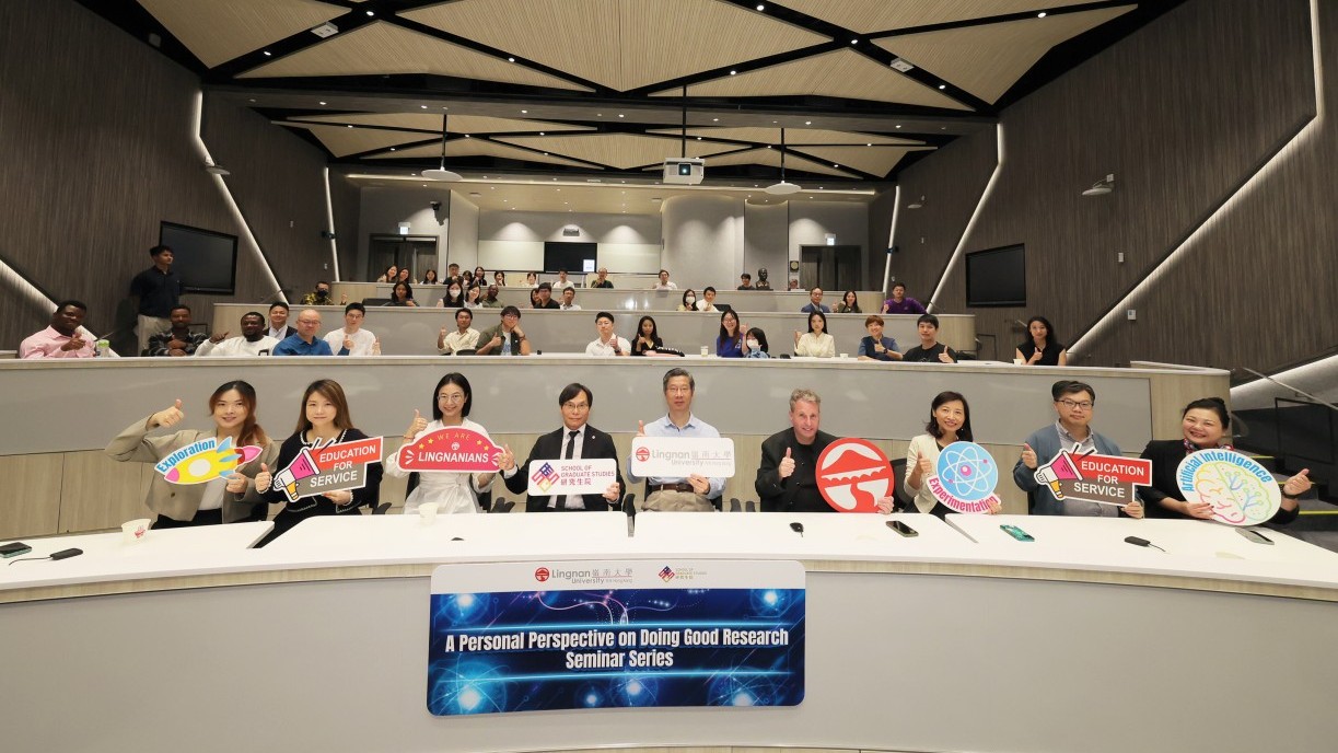 About a hundred members of the faculty and students attend the seminar.
