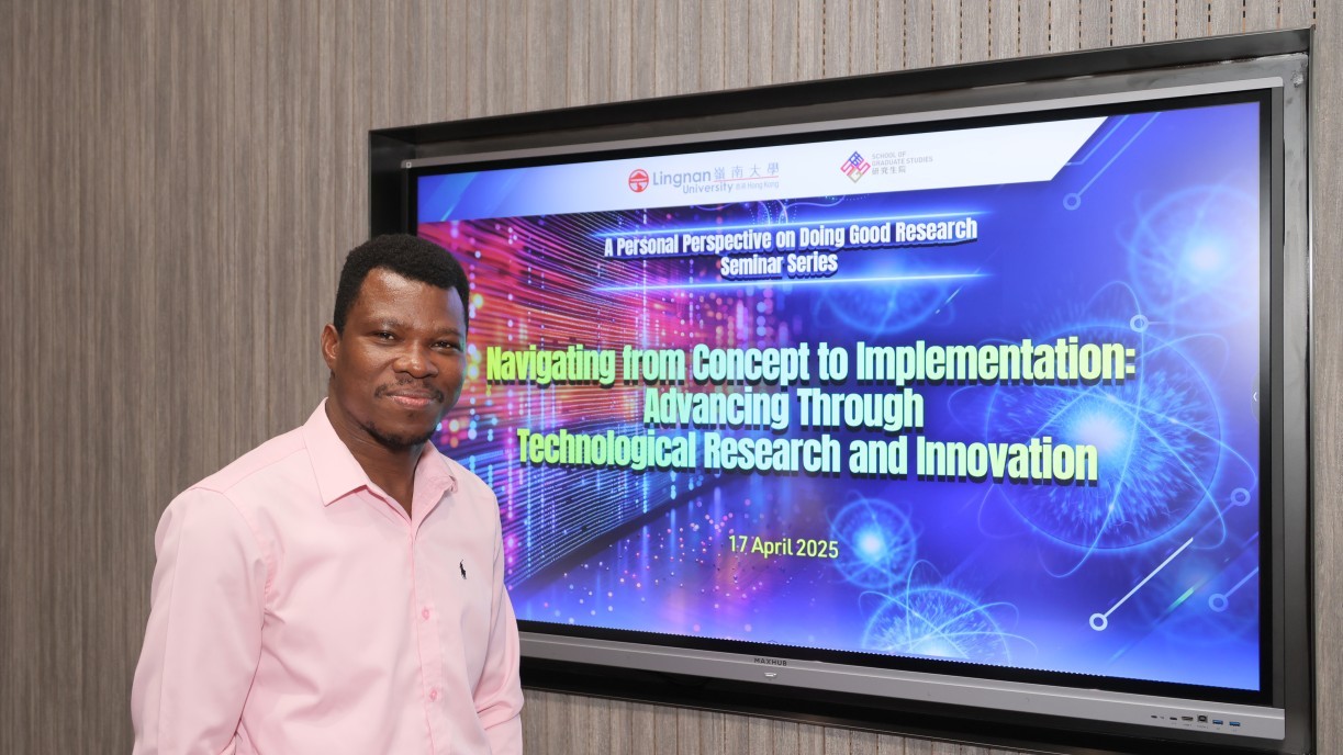 PhD student Mr Nelson Nyabanyi N-yanbini appreciates Prof Kwong’s insights on transforming research ideas, emphasising the need for diverse ideas and wide reading to inspire innovation.