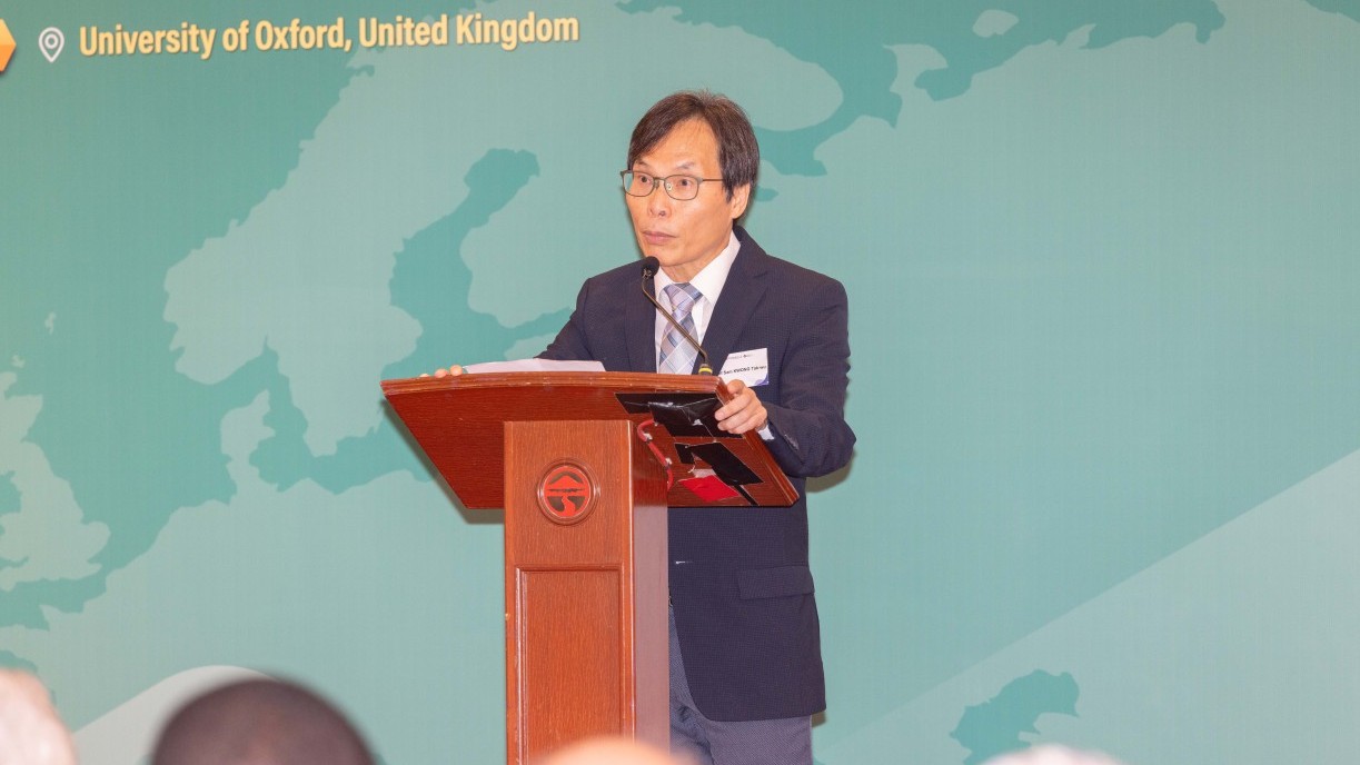 Prof Sam Kwong Tak-wu, Associate Vice-President (Strategic Research) and Dean of the School of Graduate Studies, delivers the welcome remarks.