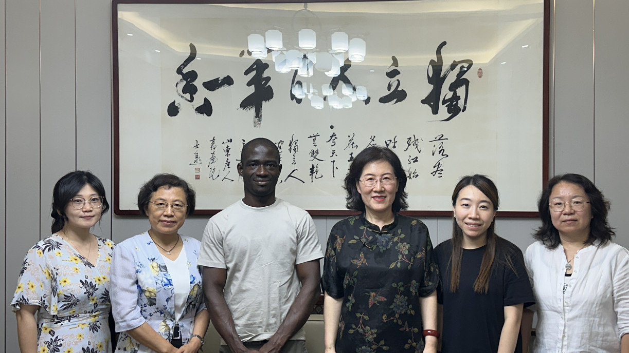Dr Edward Ameyaw and Dr Chloe Siu from the School of Graduate Studies, Lingnan University, visited Shandong Women's University from 5 to 7 July, 2025. 