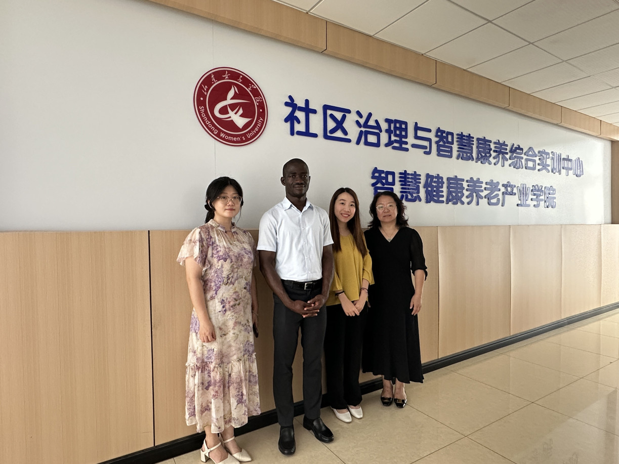 Dr Edward Ameyaw and Dr Chloe Siu from the School of Graduate Studies, Lingnan University, visited Shandong Women's University from 5 to 7 July, 2025. 
