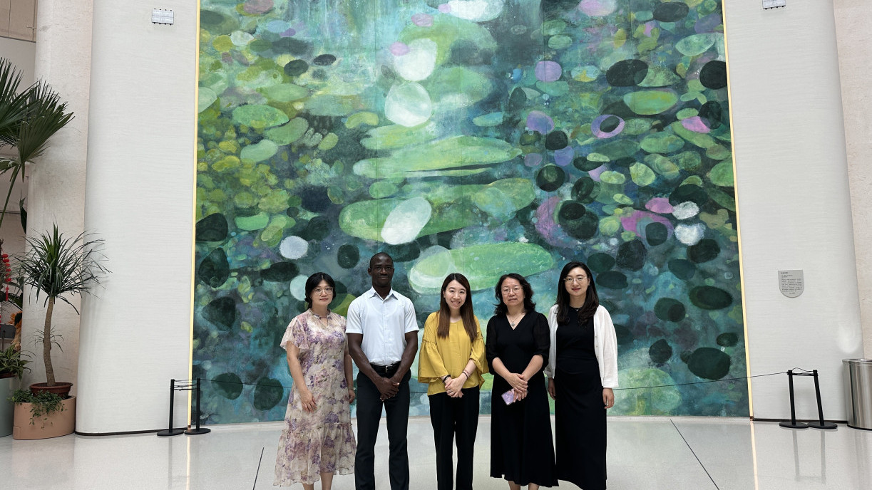 Dr Edward Ameyaw and Dr Chloe Siu from the School of Graduate Studies, Lingnan University, visited Shandong Women's University from 5 to 7 July, 2025. 