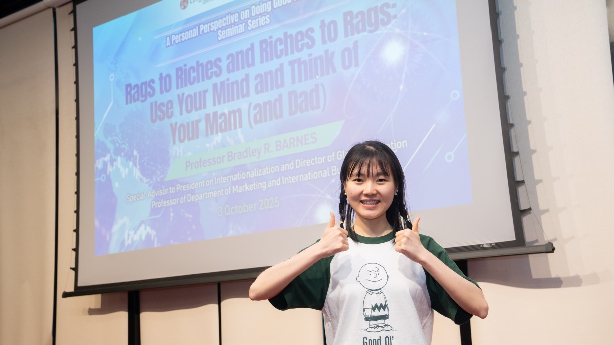 PhD student Chai Yaping was inspired by Prof Barnes's insights into non-linear paths, which have provided her with valuable new perspectives.