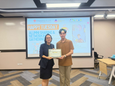 Ms Jennifer Lee presented a certificate to Justin in recognition of his insightful sharing, which provided valuable learning and inspiration for our students’ personal and professional development.