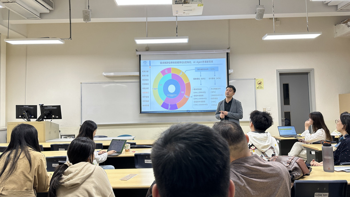 Ivan’s story inspires attendees to embrace tech-driven solutions and confidently pursue their passions, fostering a forward-thinking mindset in future leaders. 