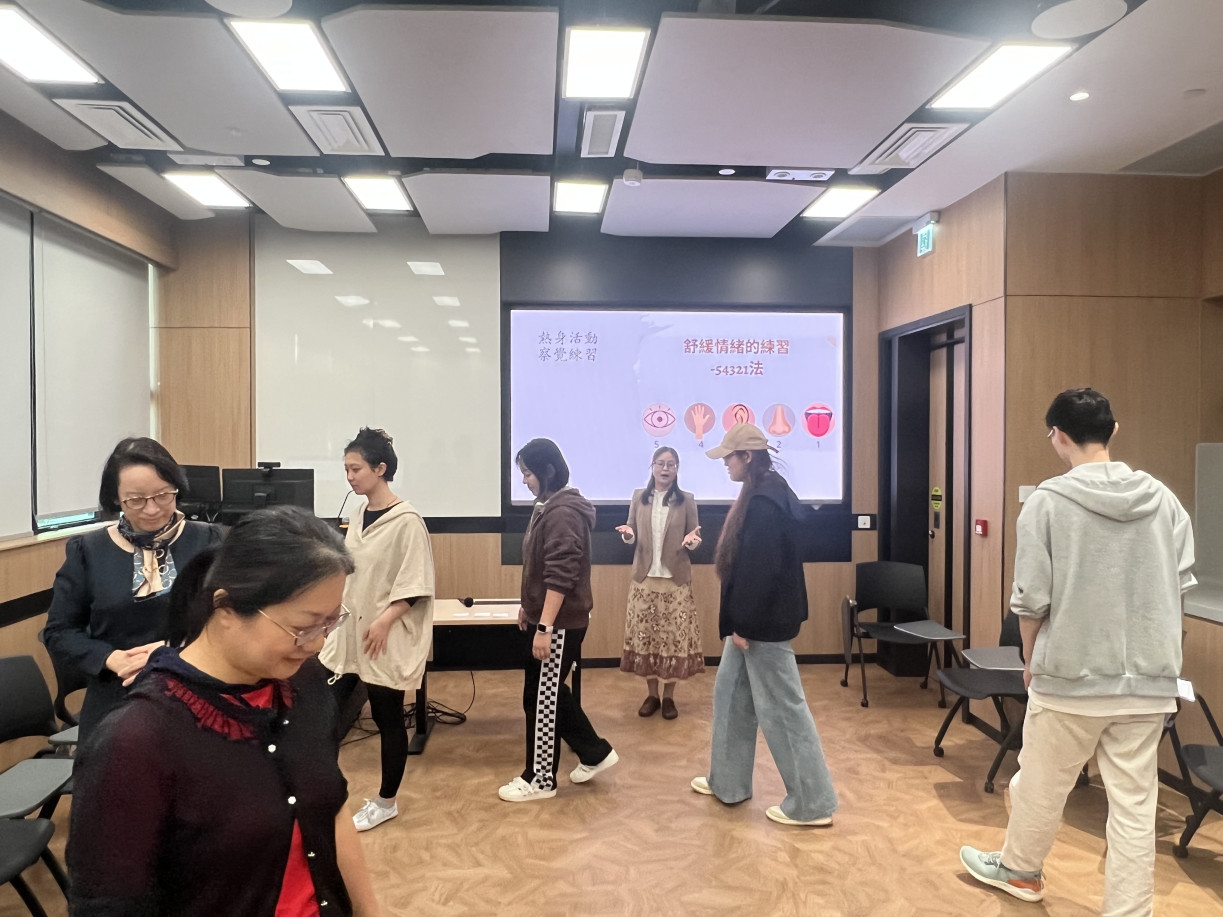 Participants are introduced to practical techniques for managing stress and building emotional resilience during the “Mental Health Workshop: Self-Relief and Emotional Care”.