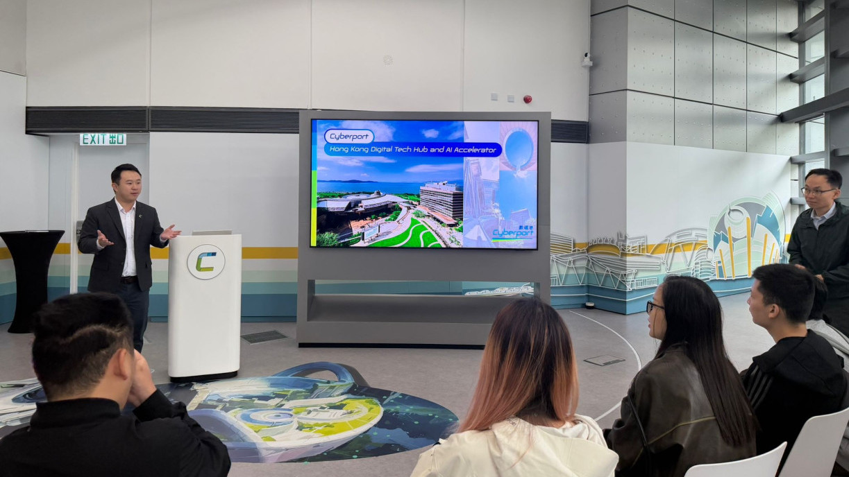 Jeremy Lok, Manager – Project, Smart City & Digital Transformation at Cyberport, delivered a warm welcome and introduction to students.