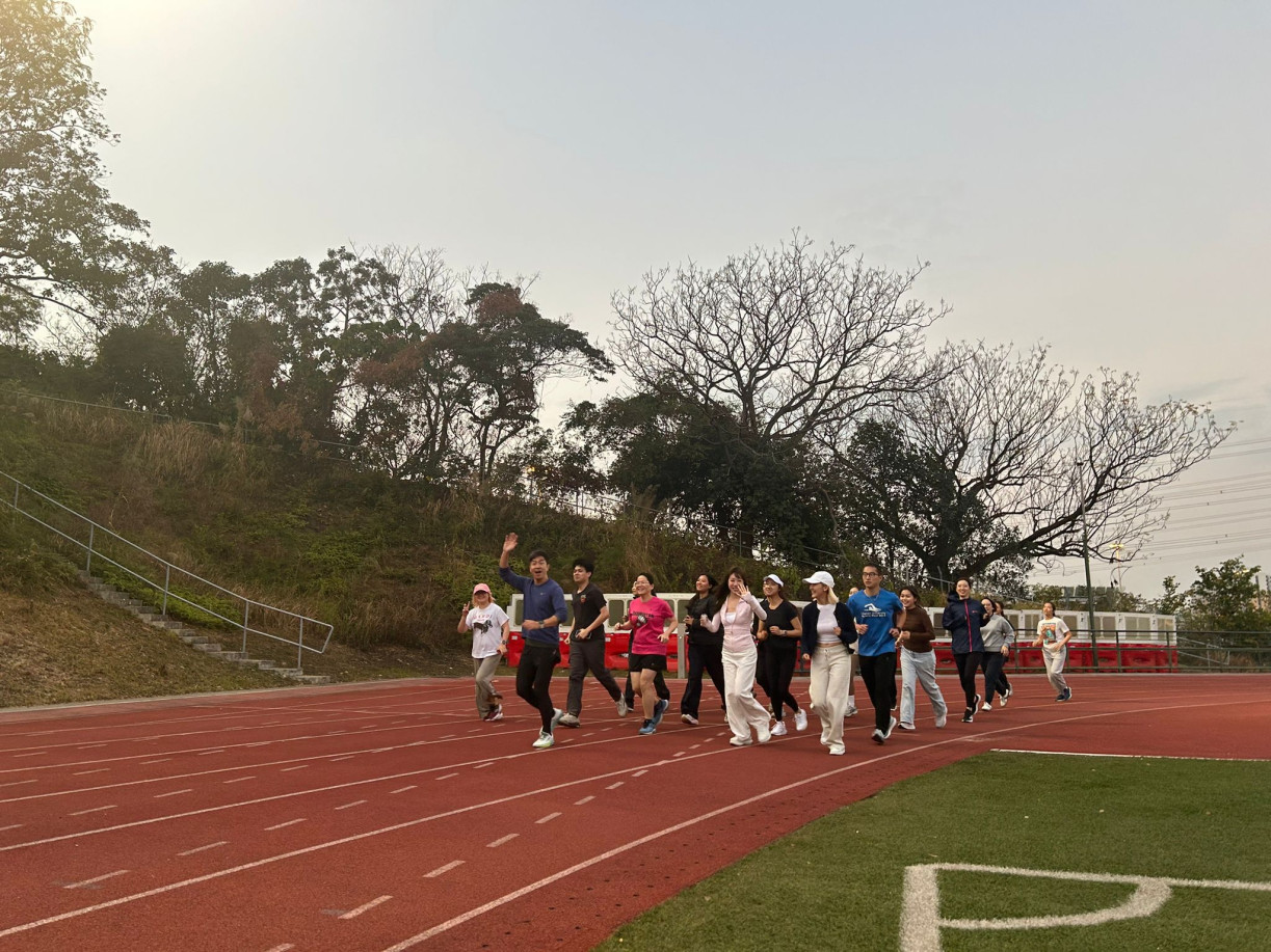 The jogging session begins!