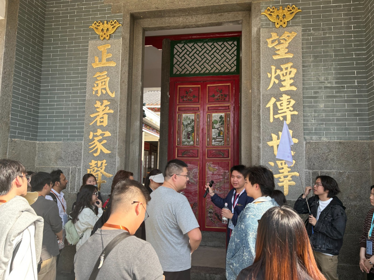 同學們深入探索新田文氏宗祠的文化與歷史底蘊。