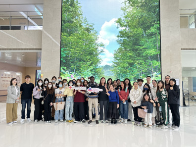 岭南大学研究生院安排共27位修读健康及社会服务管理社会科学硕士、健康分析与管理理学硕士及智能安老及老年学理学硕士课程的学生到访深圳的长者护理及医疗设施。