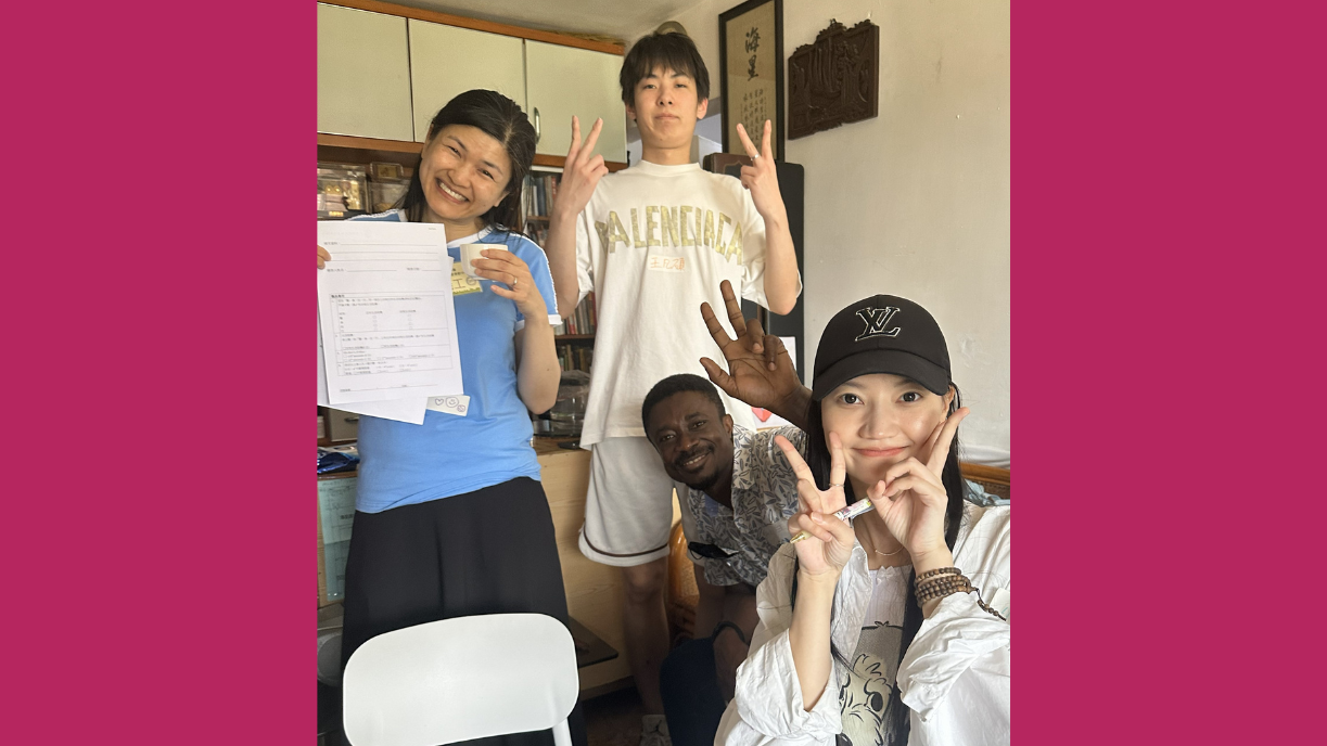 健康及社会服务管理社会科学硕士课程的学生裴慧姿(左一)及健康分析与管理理学硕士课程的学生Eric Opoku(右二)跟组员合照。