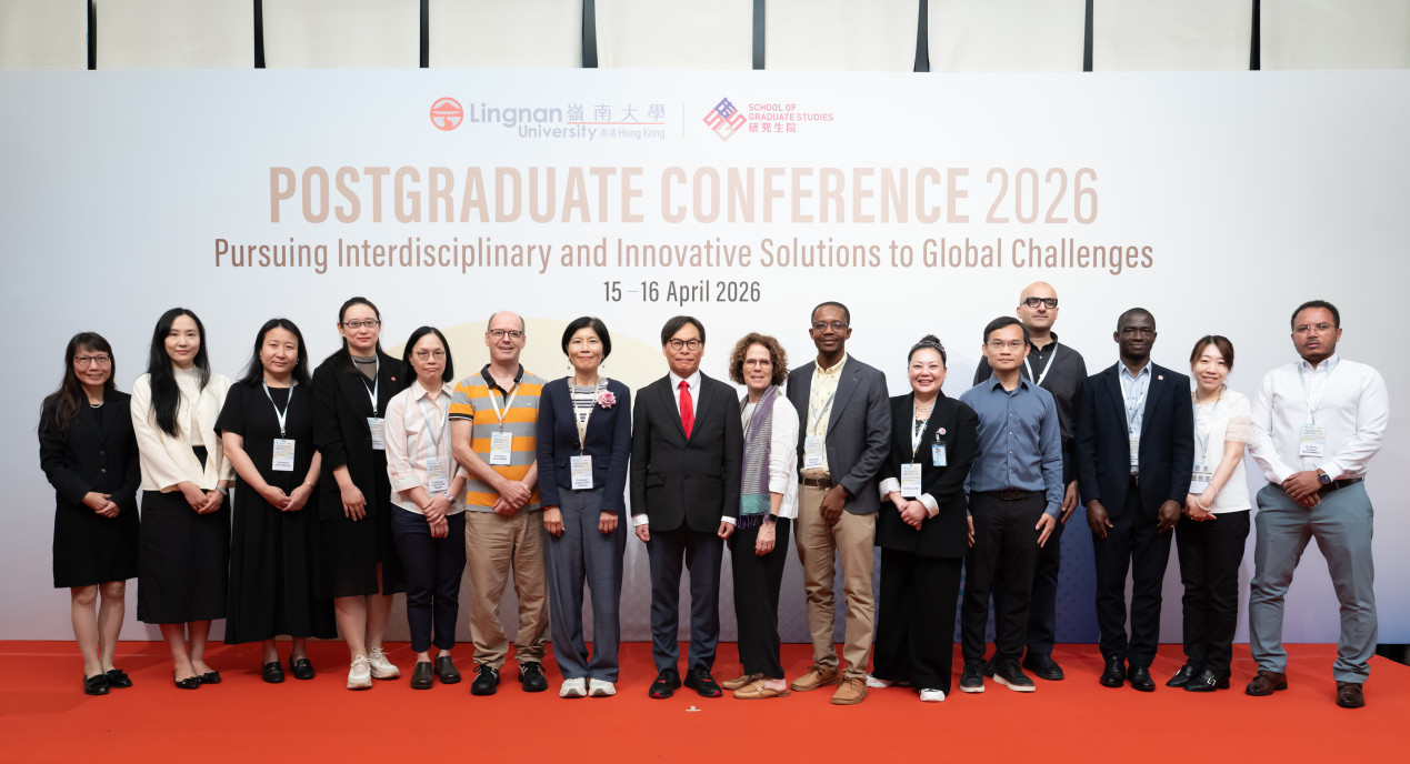 Distinguished guests and faculty members from the School of Graduate Studies gather for a group photo.
