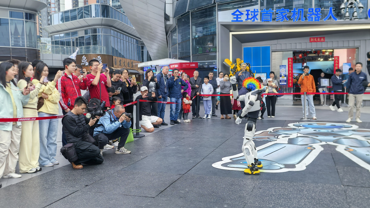 The study tour inspires students to reflect on how technological progress is reshaping everyday life and urban development.