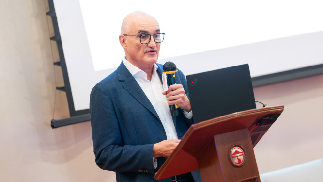 Jean-Michel Henri Olivier Morel教授:以人工智能重現舊書文字