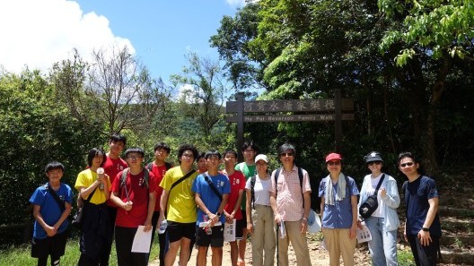 To develop students’ oral and written skills to a stage where they will be able to serve as effective and responsible intermediaries between texts and speakers in English and Chinese