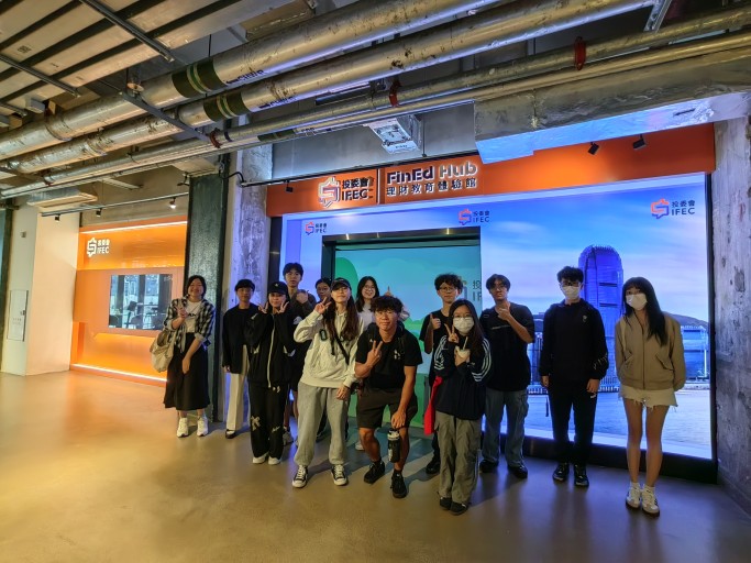 TRA 3243 Students Learn Finance Knowledge at IFEC FinEd Hub