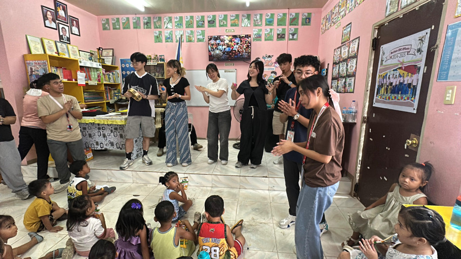 两校同学一起进行工作坊 (A组)