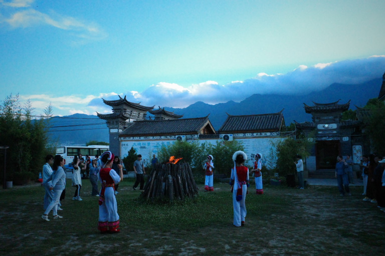 Bai's bonfire dance (Da Tiao)