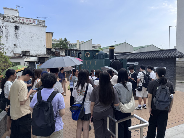 Ms. Sze led a guided tour for different sites in Sha Tau Kok