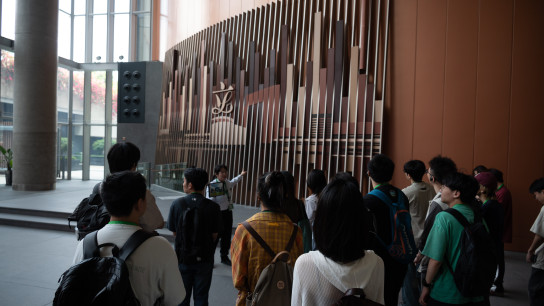 PMSG Students Visit the Legislative Council Complex